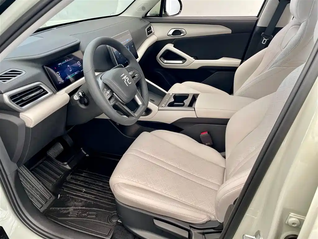 BYD Yuan UP 2025 Model 301KM Navigator фото 6
