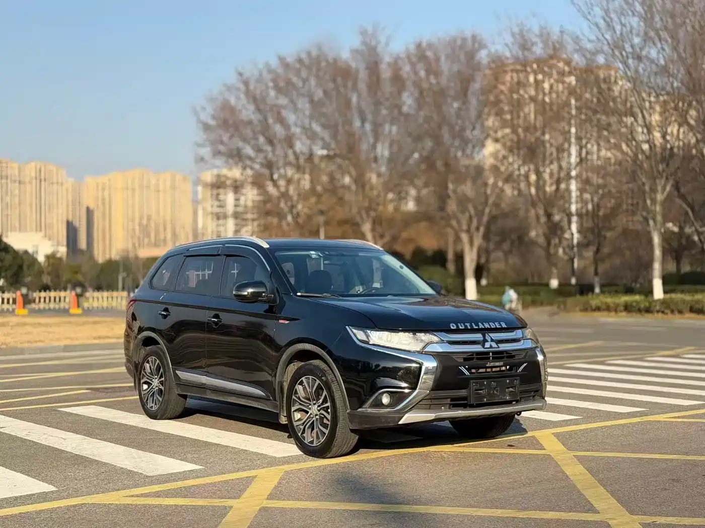 MITSUBISHI OUTLANDER