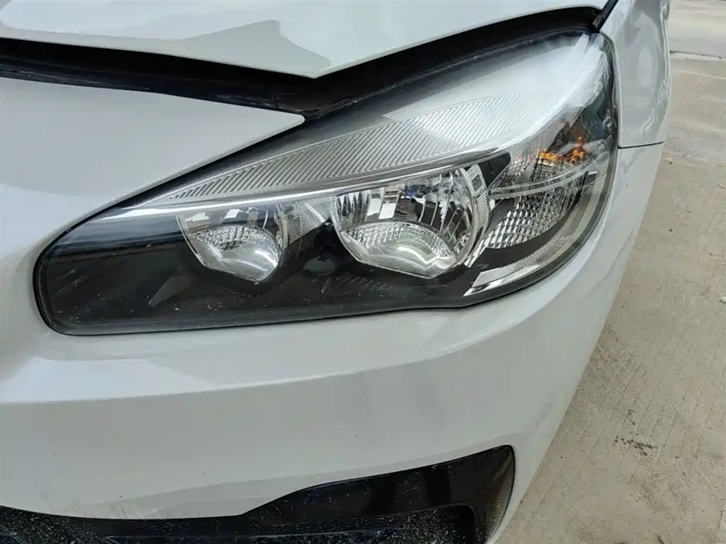 BMW 2 Series Touring 2018 218i Sport Line фото 24