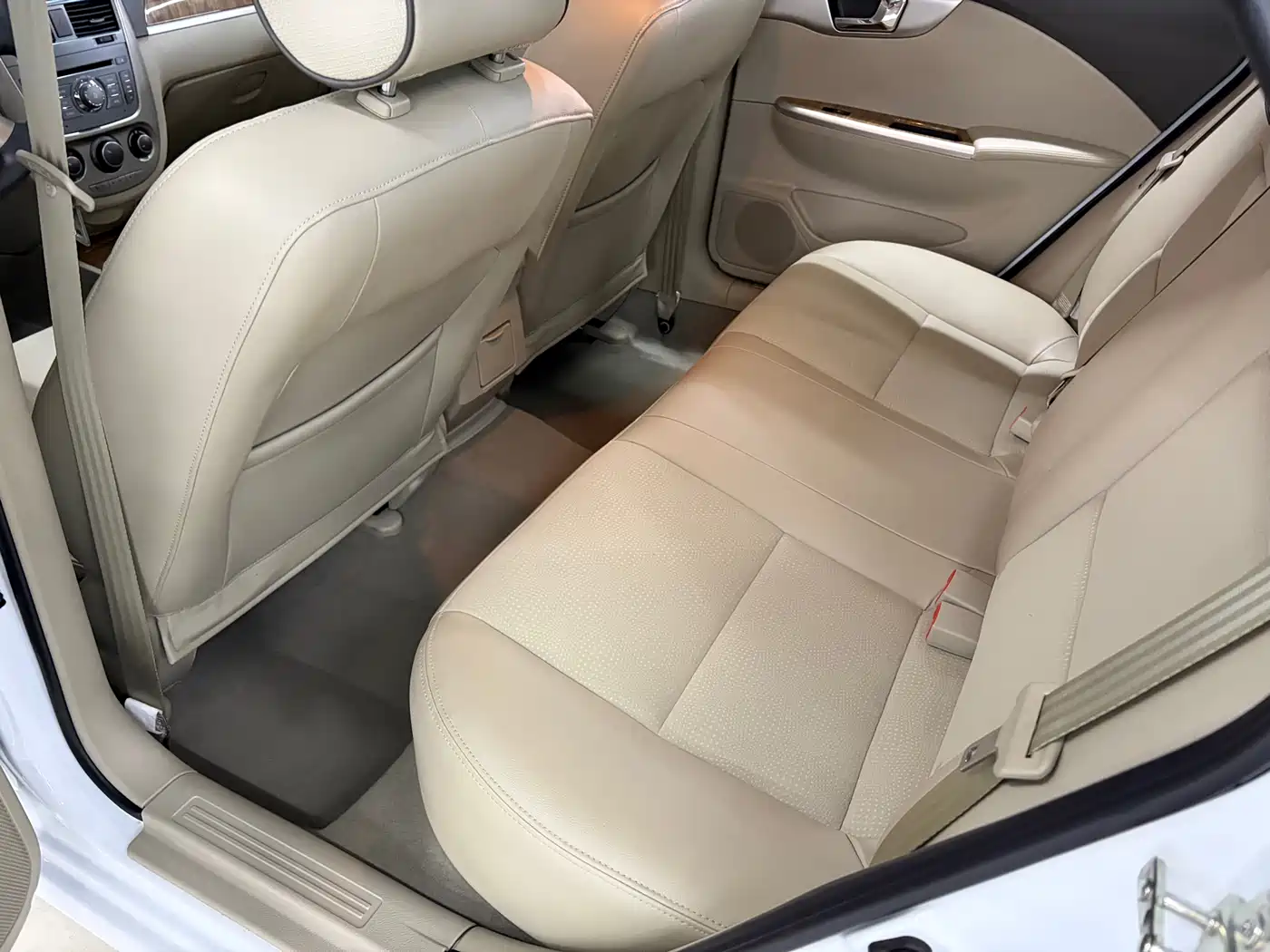 Buick Excelle 2015 1.5L Manual Classic фото 7