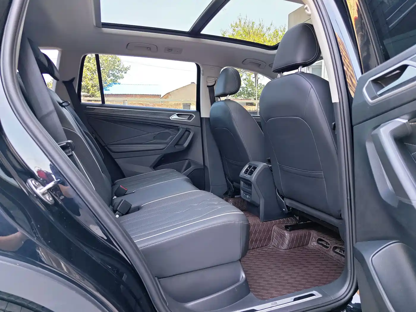 Volkswagen Tiguan L 2024 330TSI Automatic 2WD R-Line Premium Enjoyment Edition фото 10