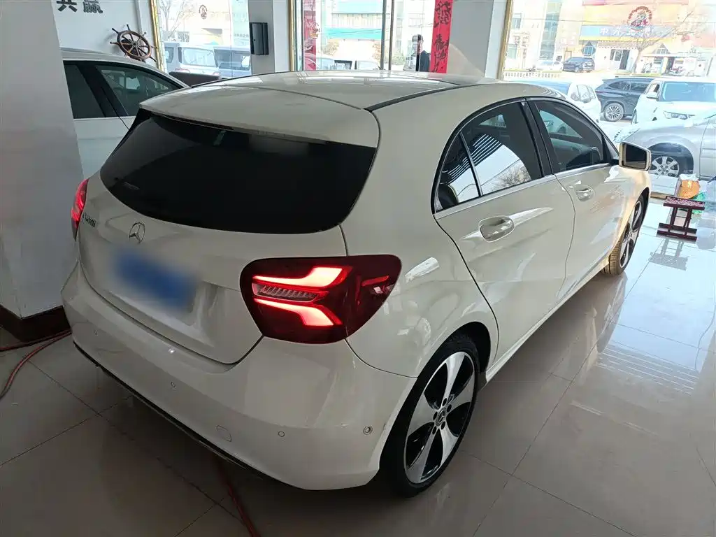 Mercedes-Benz A-Class (Import) 2018 A 200 Fashion фото 7