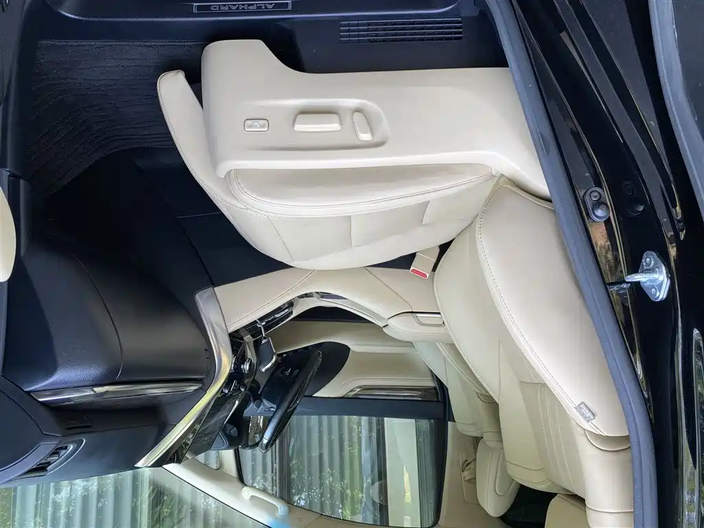 Toyota Alphard 2021 Hybrid 2.5L Premium фото 8