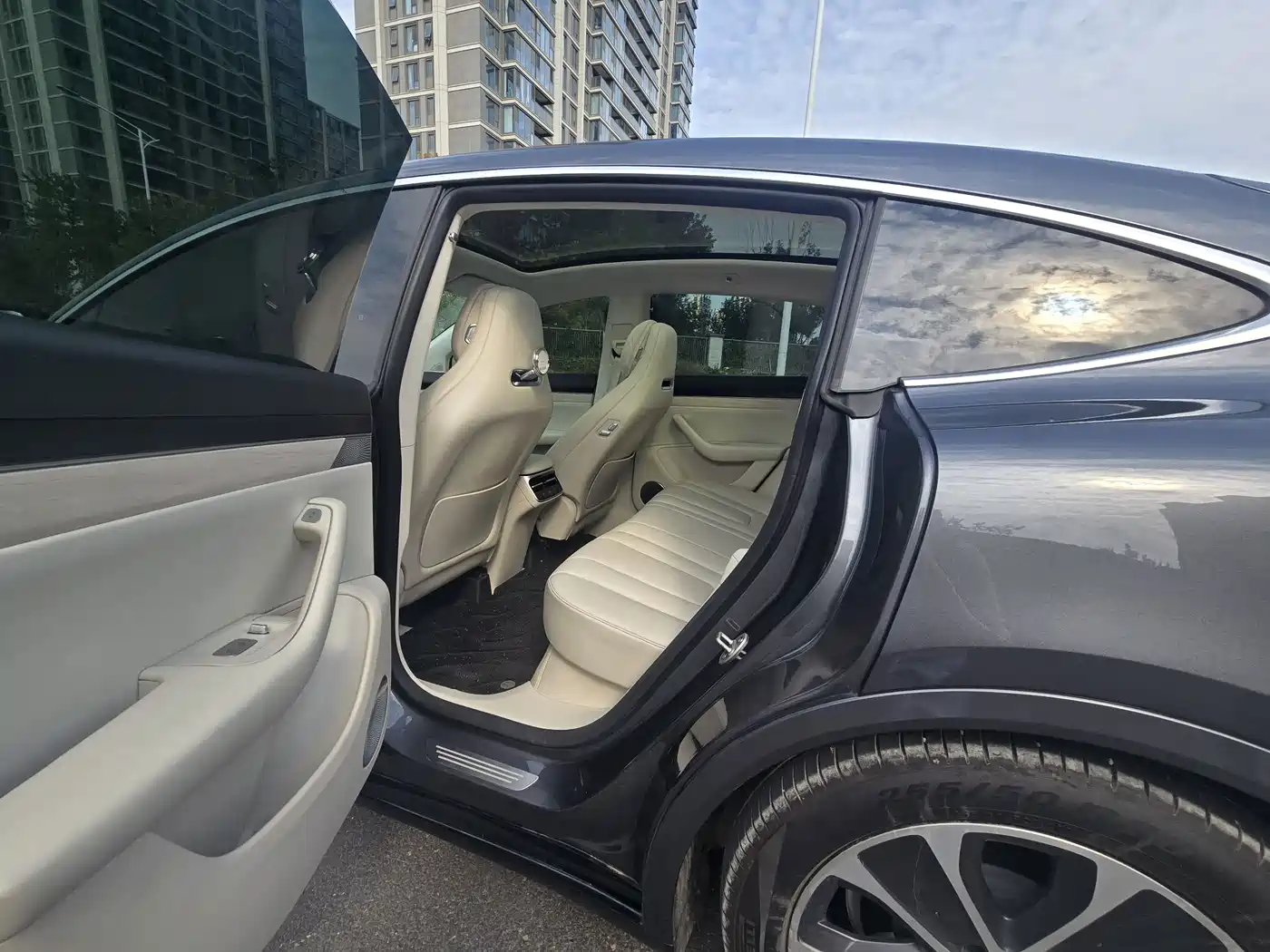 Zhijie Luxeed R7 2025 2024 Pure Electric 802km Max