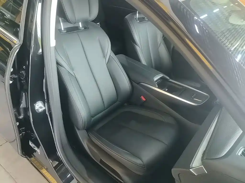 Buick LaCrosse 2025 2025 Model 28T Platinum Edition
