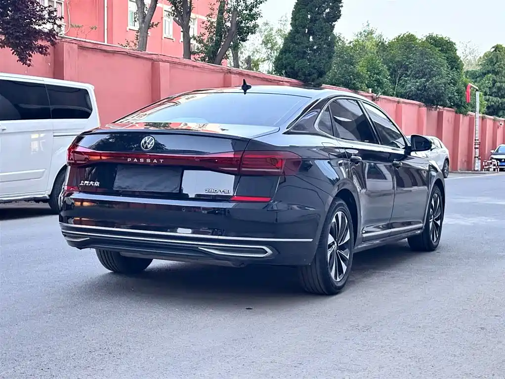 Volkswagen Passat 2023 280TSI Elite Edition фото 4