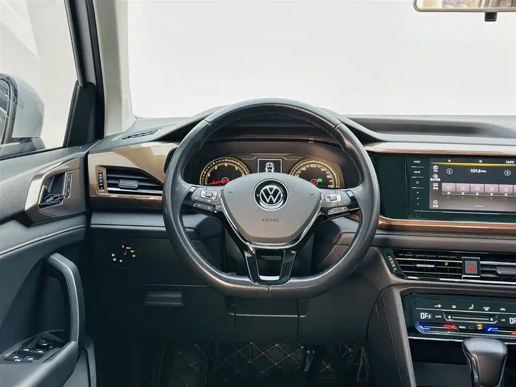 VOLKSWAGEN TUYUE