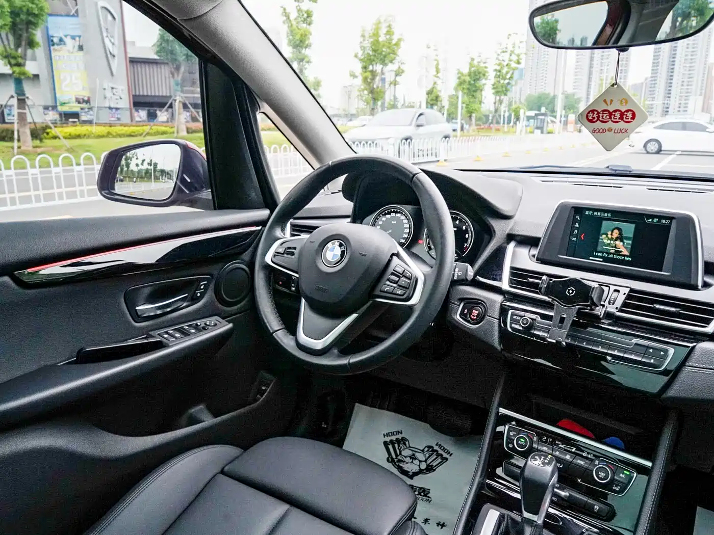 BMW 2 Series Touring 2019 218i Premium Sport Package фото 12