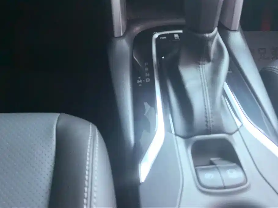 Toyota Corolla Cross 2024 Model 2.0L Pioneer Edition фото 16