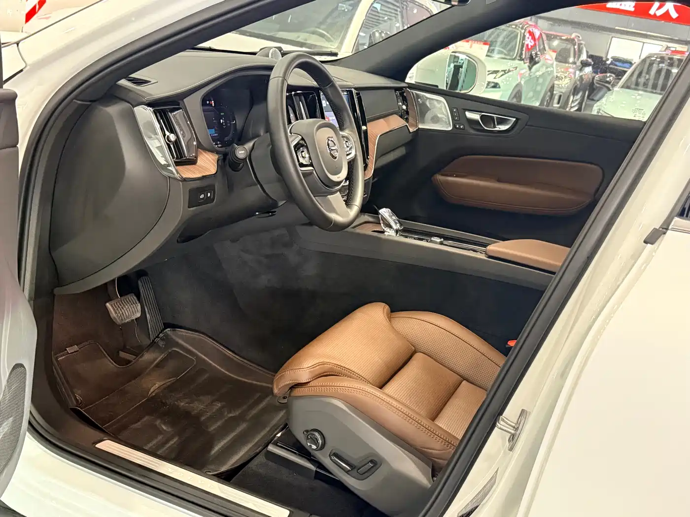 VOLVO XC60 PLUG IN HYBRID