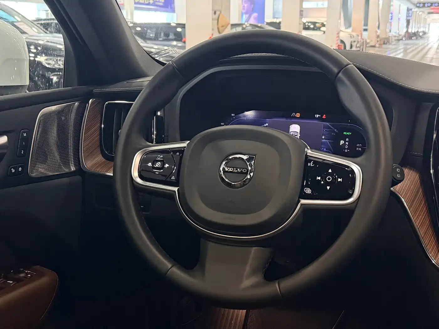 VOLVO XC60 PLUG IN HYBRID