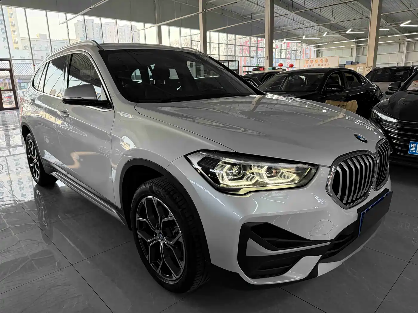 BMW X1 2022 sDrive20Li Fashion фото 3
