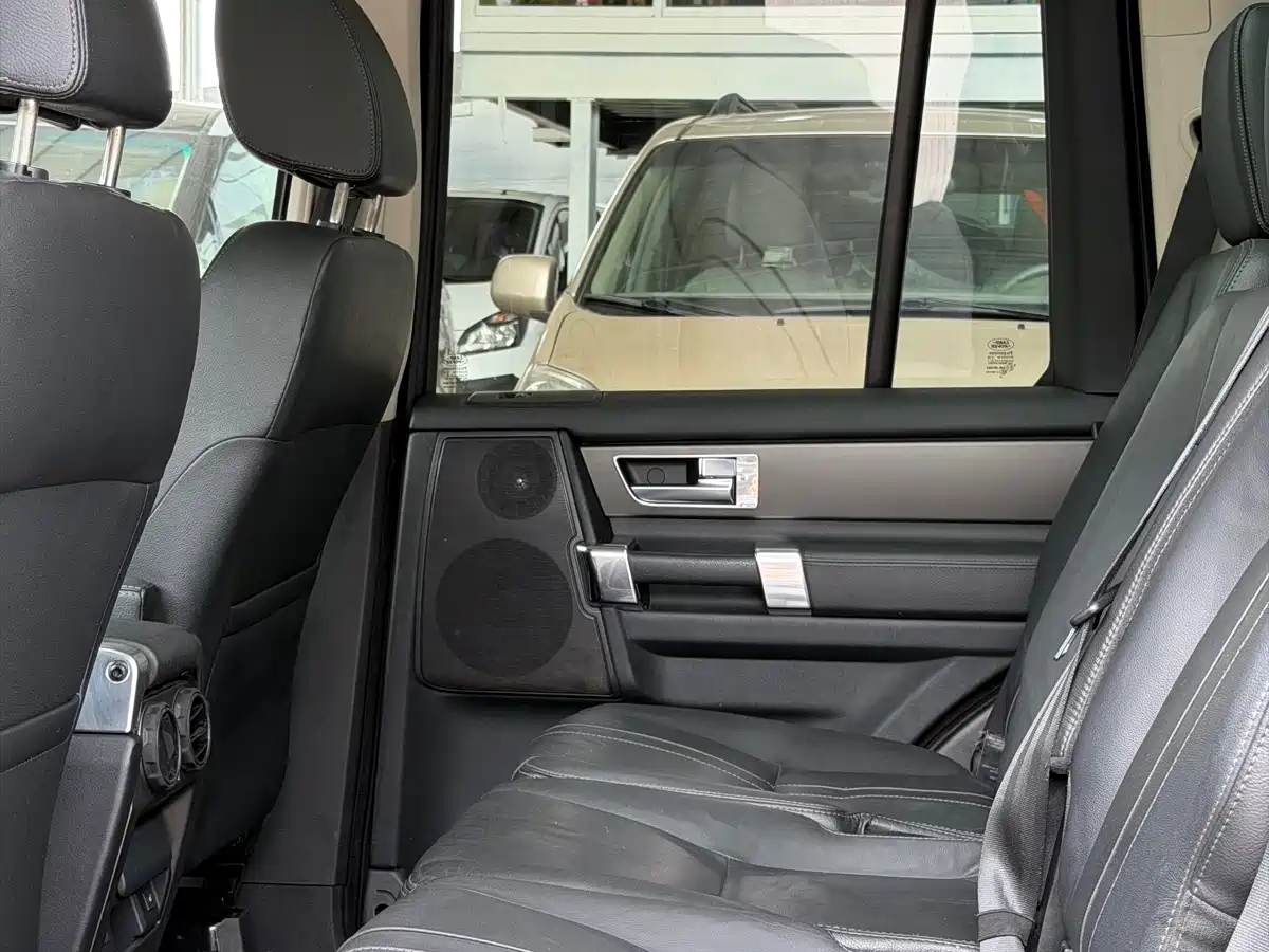 Land Rover Discovery 2013 3.0 SDV6 HSE Diesel фото 4
