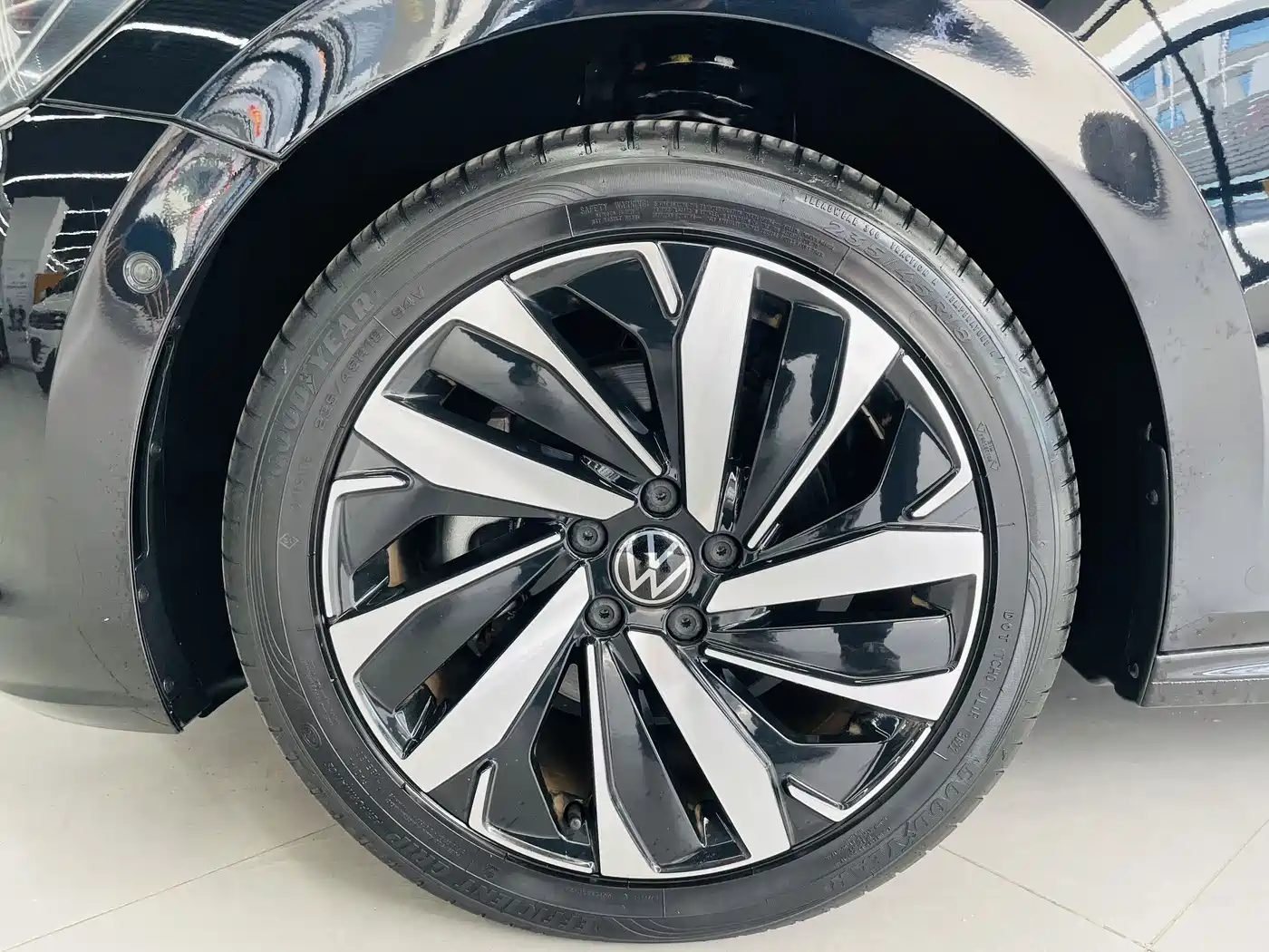 Volkswagen Passat 2023 380TSI Luxury Edition фото 3