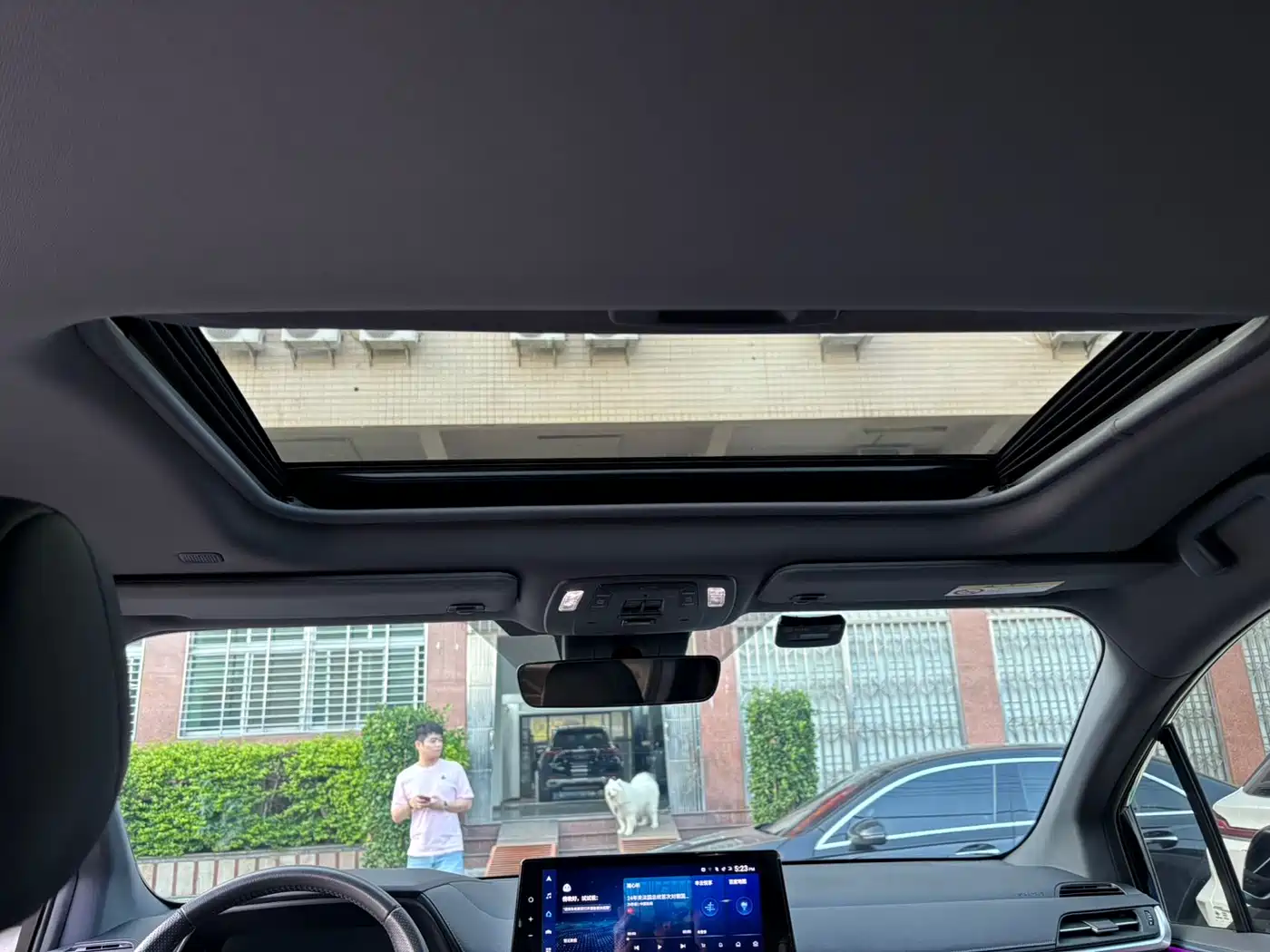Toyota Sienna 2023 2.5L Hybrid Premium Edition фото 26