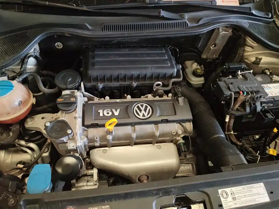 Volkswagen Polo 2012 1.6L Cross Polo AT фото 10