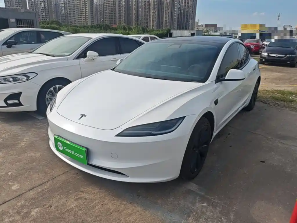 Фото 2 - Tesla Model 3