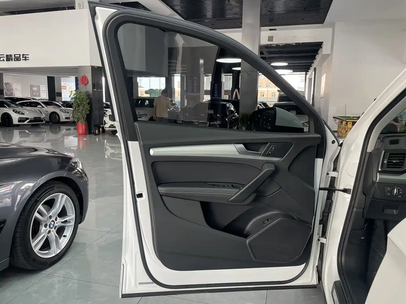 Audi Q5L 2020 Facelift 40 TFSI Honor Fashion фото 9