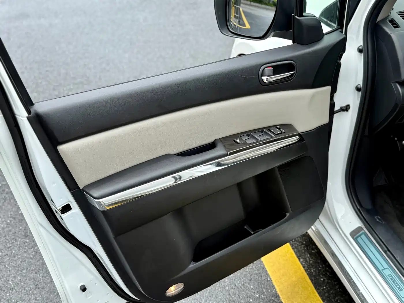 Mazda 8 2016 2015 2.5L Navigator Edition