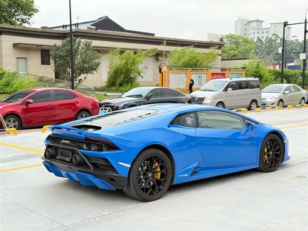 Lamborghini Huracán 2020 Huracán EVO RWD фото 4