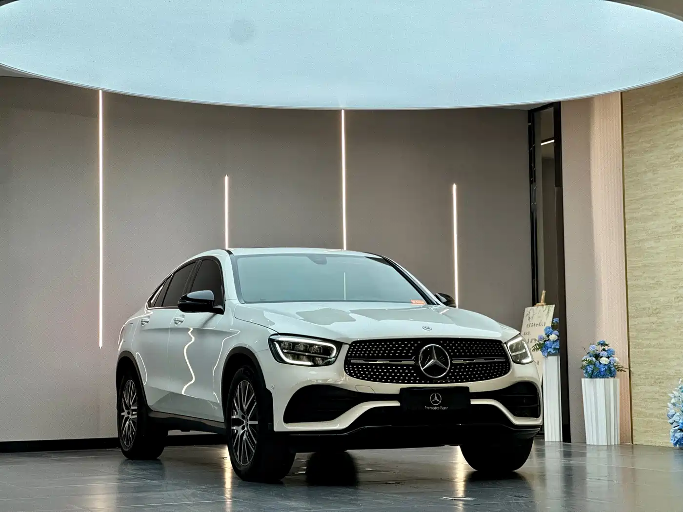 Mercedes-Benz GLC Coupe 2023 Model GLC 260 4MATIC Coupe SUV фото 3