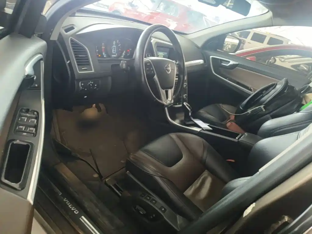 Фото 15 - Volvo XC60