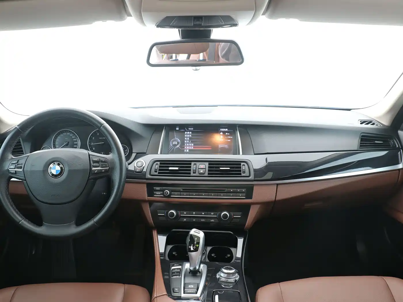 BMW 5 Series 2014 520Li Elegance фото 15