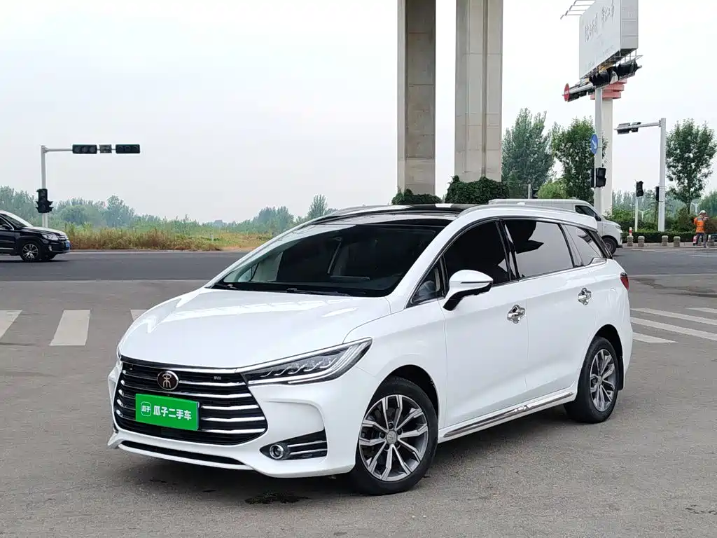 Фото 2 - BYD Song MAX