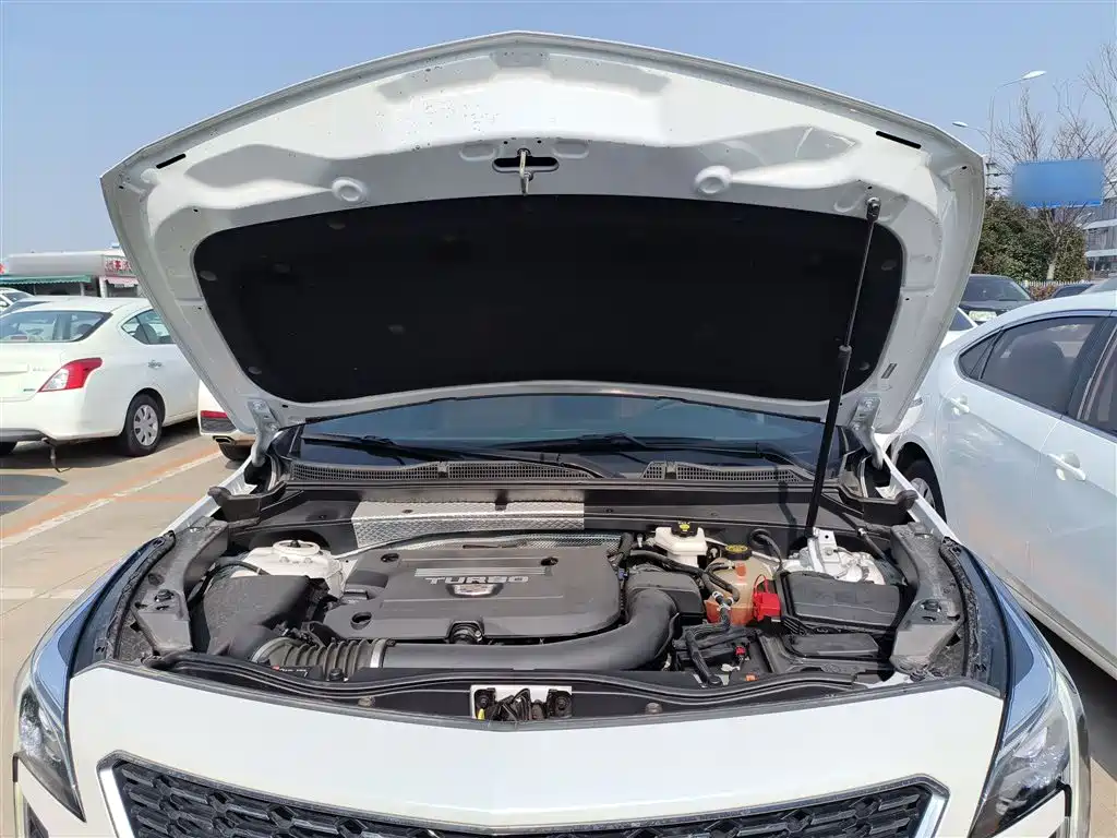 CADILLAC XT4