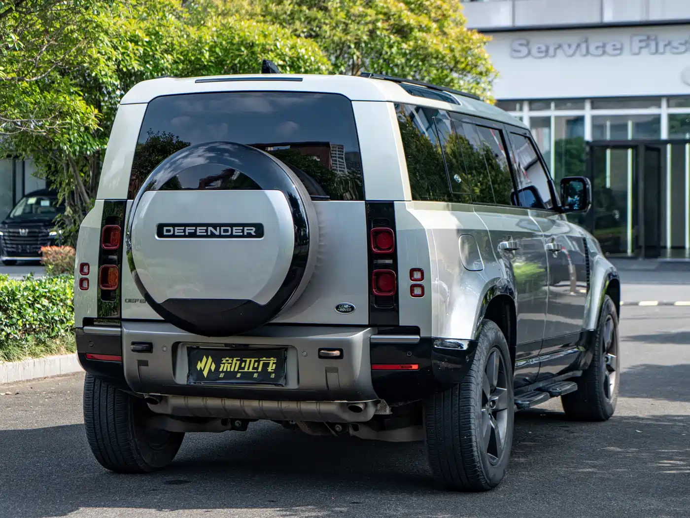 Land Rover Defender 2023 Facelift 110 3.0T P400 X-DYNAMIC HSE фото 14