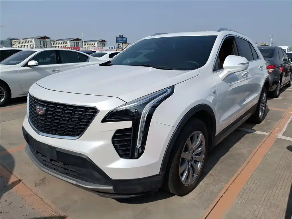 CADILLAC XT4