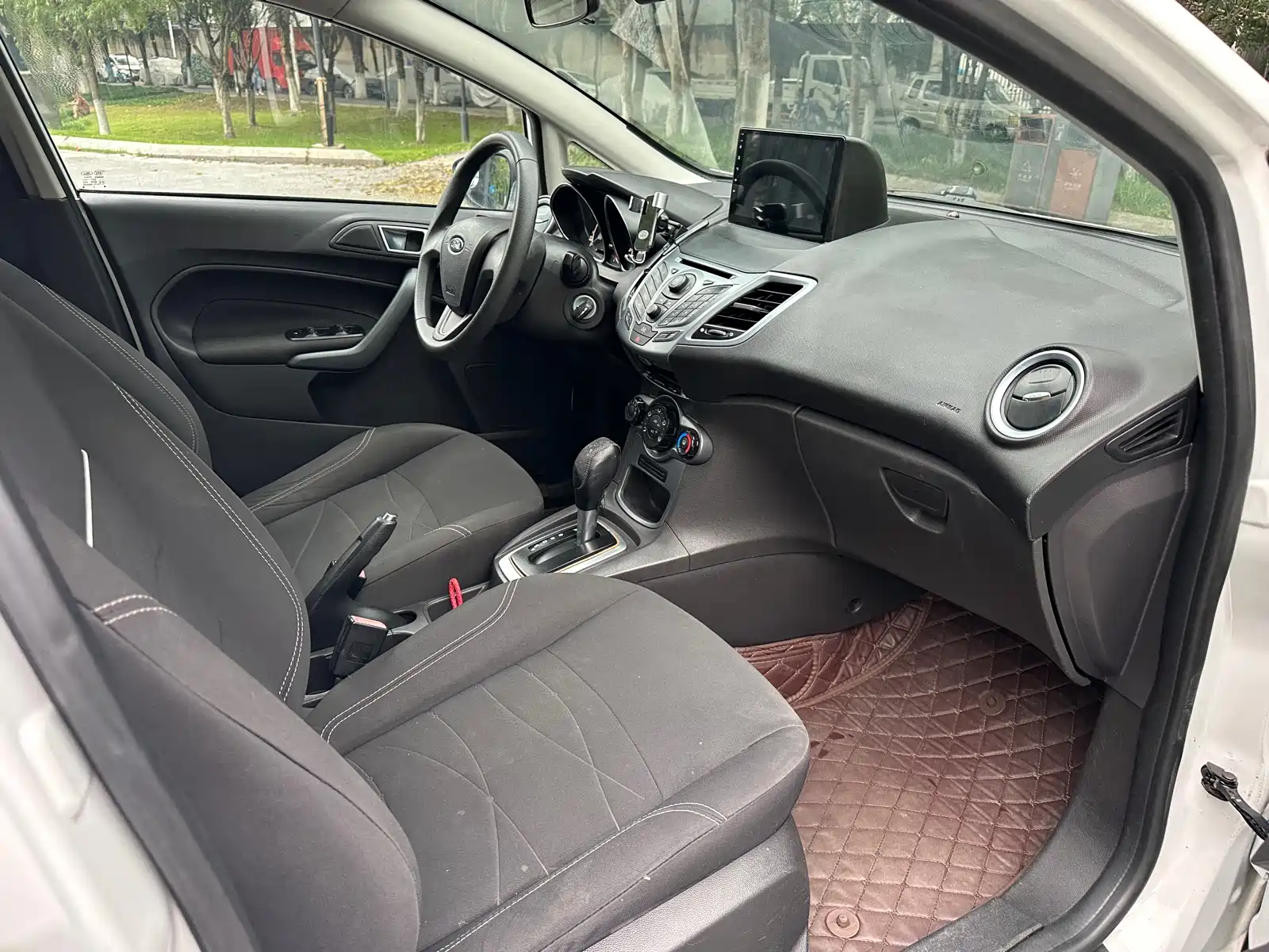 Фото 16 - Ford Fiesta