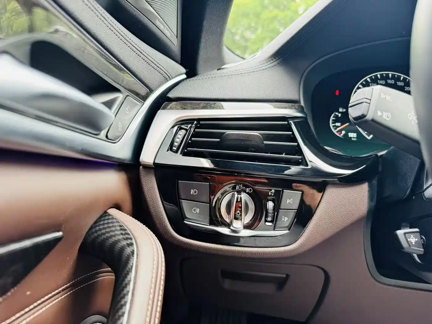 BMW 5 Series 2019 530Li Premium M Sport Package фото 14
