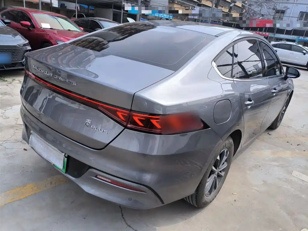BYD Qin PLUS 2024 Glory Edition DM-i 55KM Leading фото 7