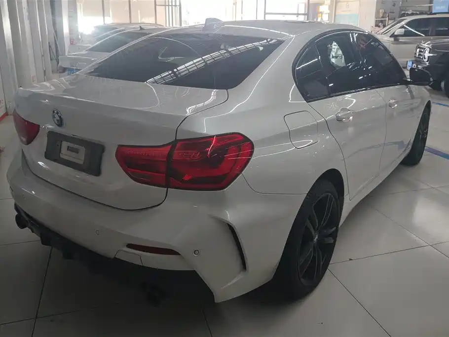 BMW 1 Series 2021 125i M Sport Black Night Edition фото 3
