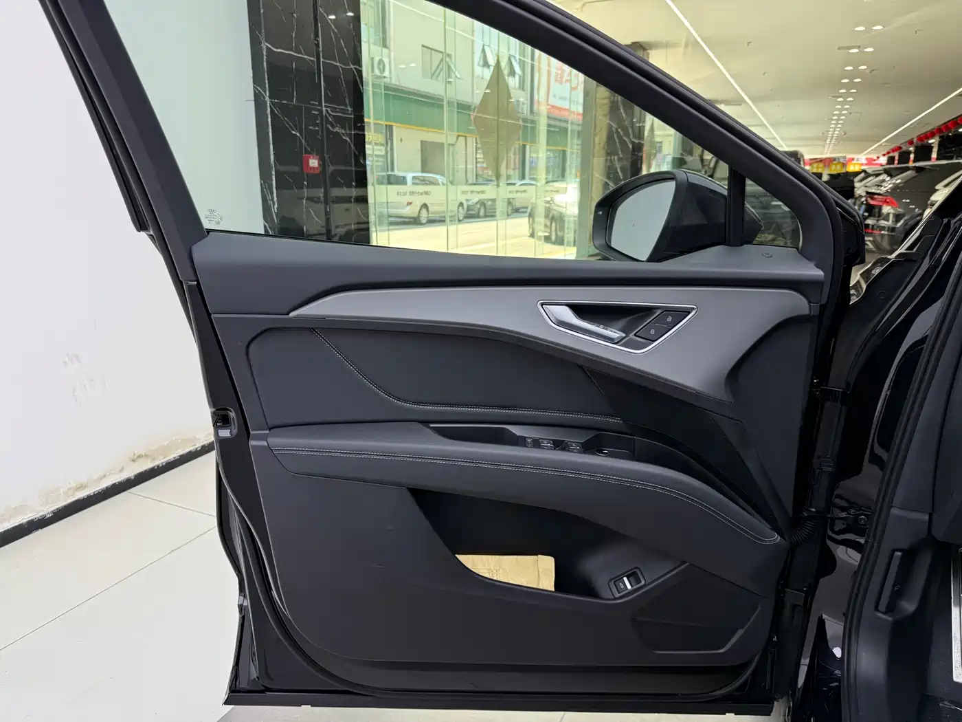 Audi Q5 e-tron 2023 40 e-tron Shining Edition Mecha Package фото 9