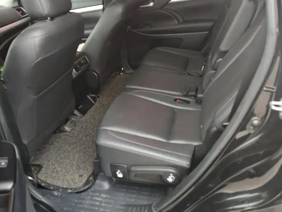 TOYOTA HIGHLANDER