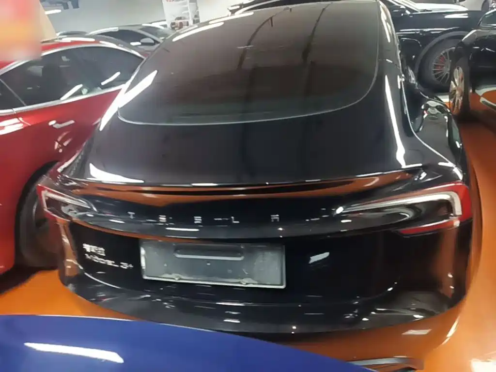 Фото 6 - Tesla Model 3