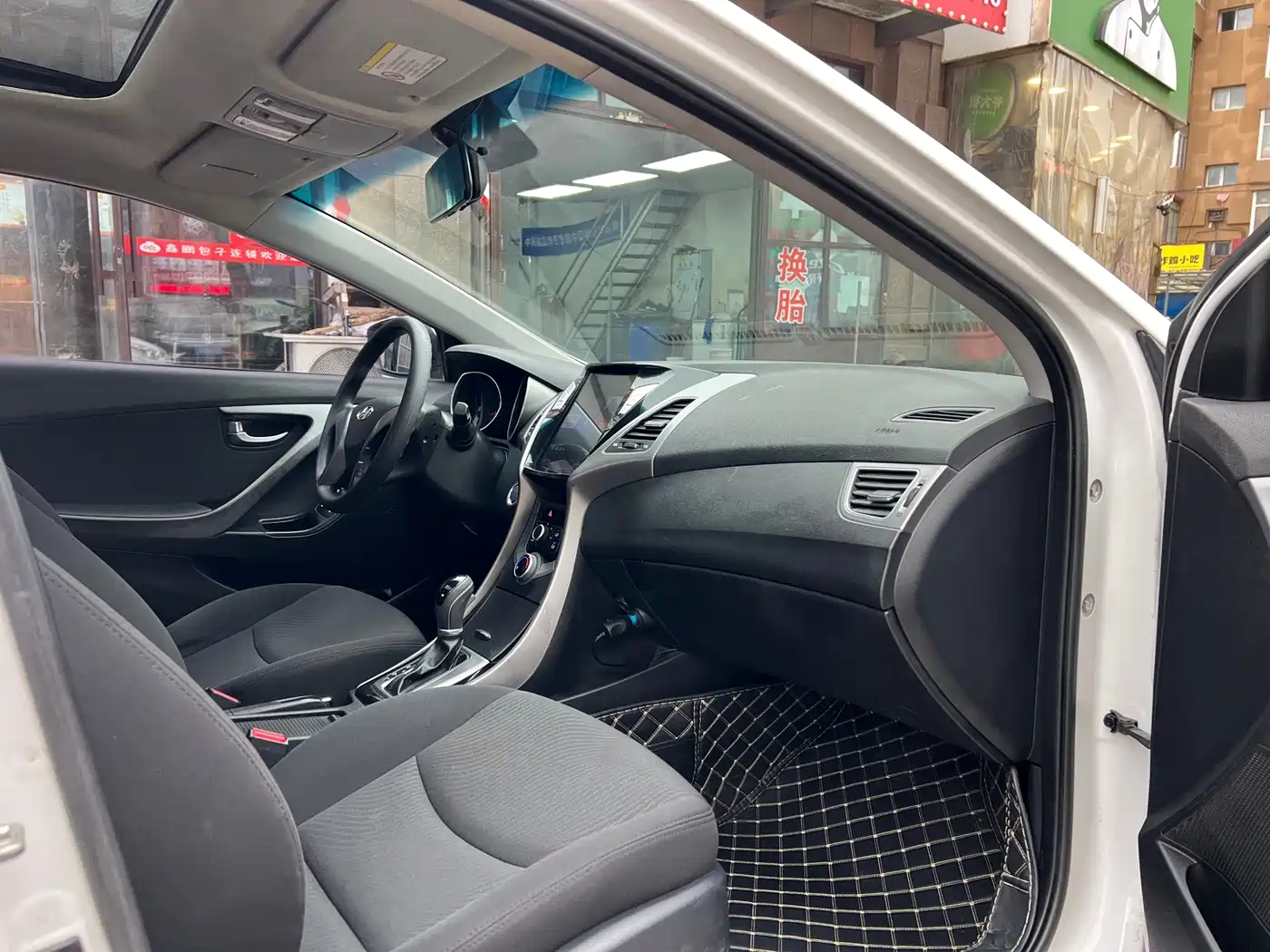 Hyundai Langdong 2015 1.6L Auto Premium фото 9