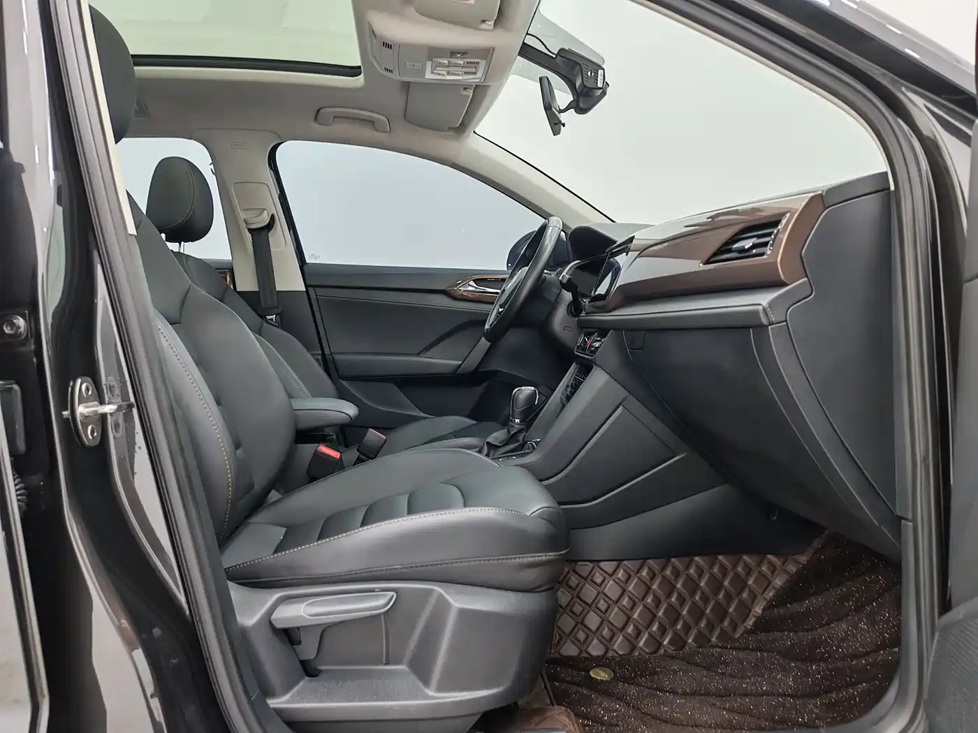 Volkswagen Tharu 2022 280TSI 2WD Comfort фото 8