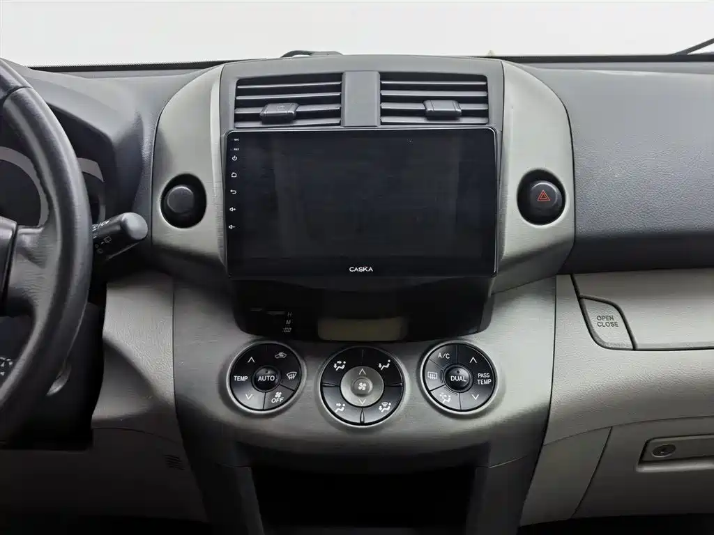 Toyota RAV4 Rongfang 2010 2.0L Automatic Luxury Upgrade Edition фото 12