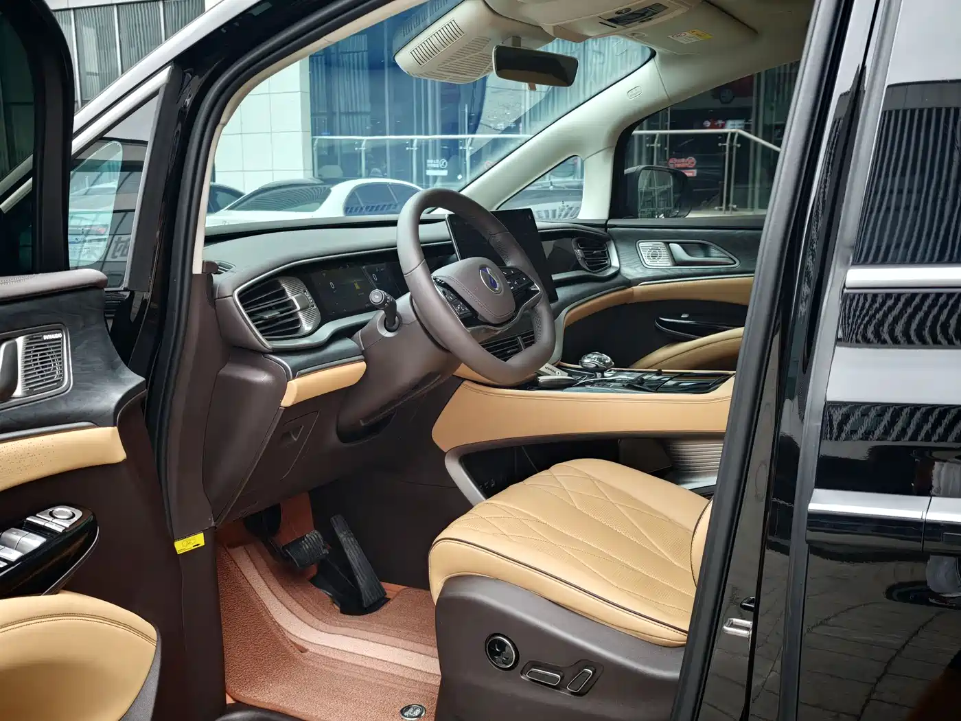 Denza D9 2024 DM-i 980 AWD Premium фото 27