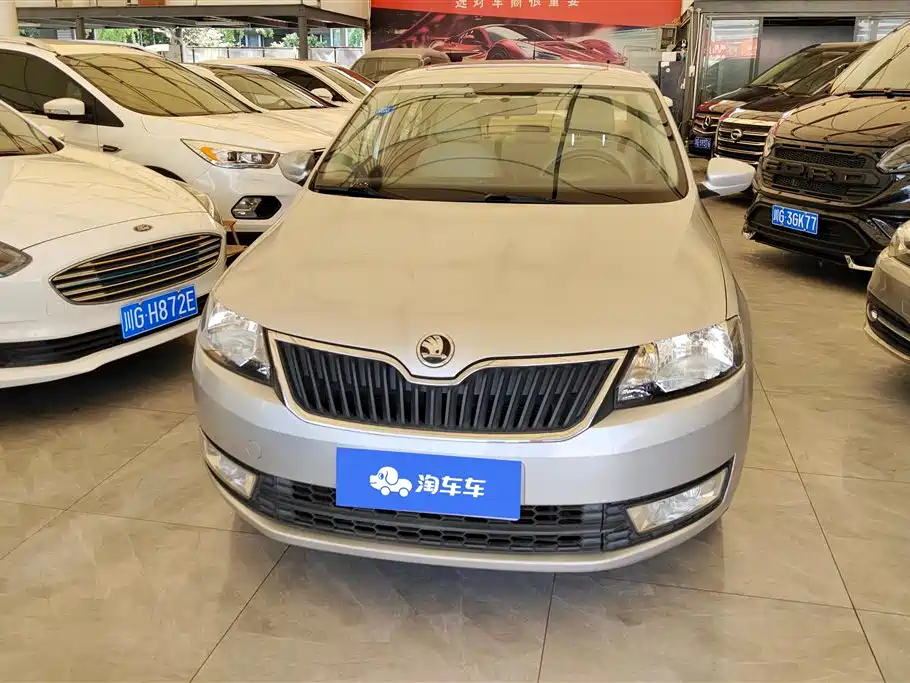Škoda Rapid 2013 1.6L Manual Smart Selection фото 2