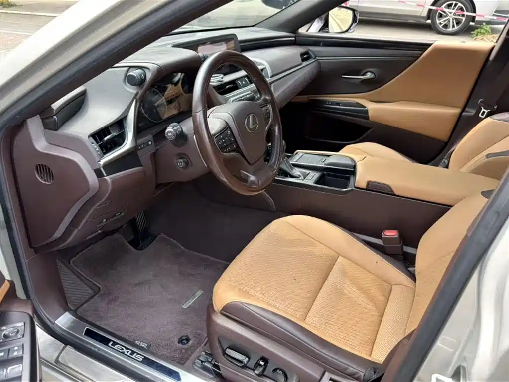 Lexus ES 2020 200 Excellence фото 14