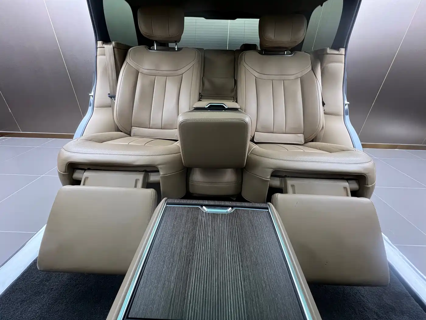 Land Rover Range Rover 2023 3.0 L6 400PS Exemplary Long Wheelbase фото 9