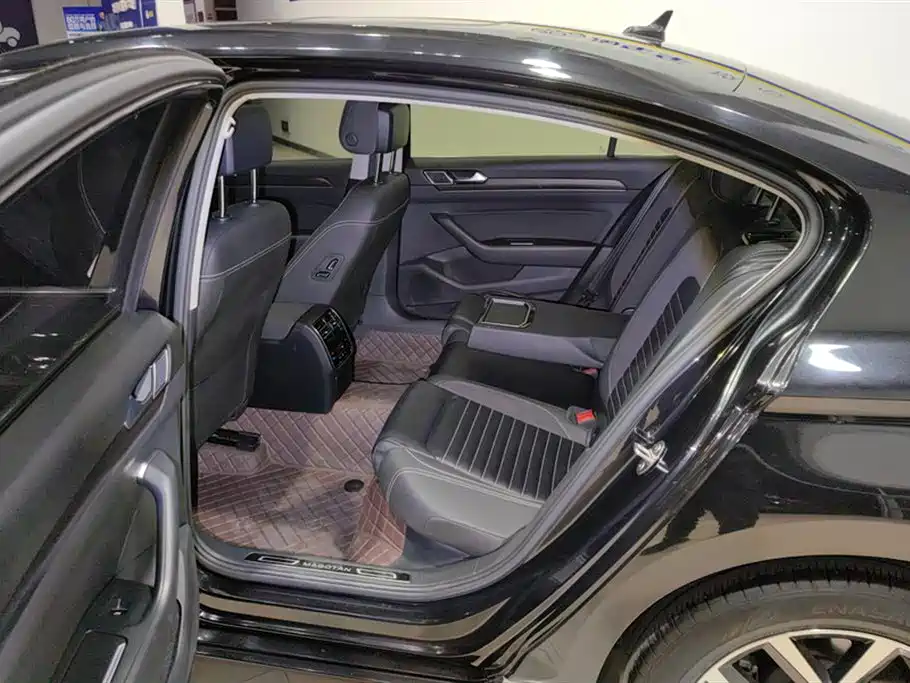 Volkswagen Magotan 2020 330TSI DSG Leading фото 11