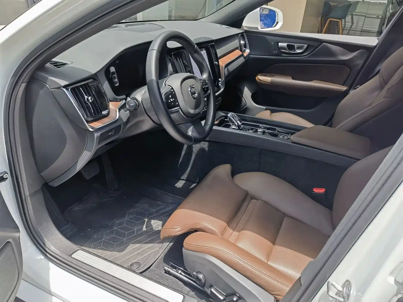 Фото 8 - Volvo S60