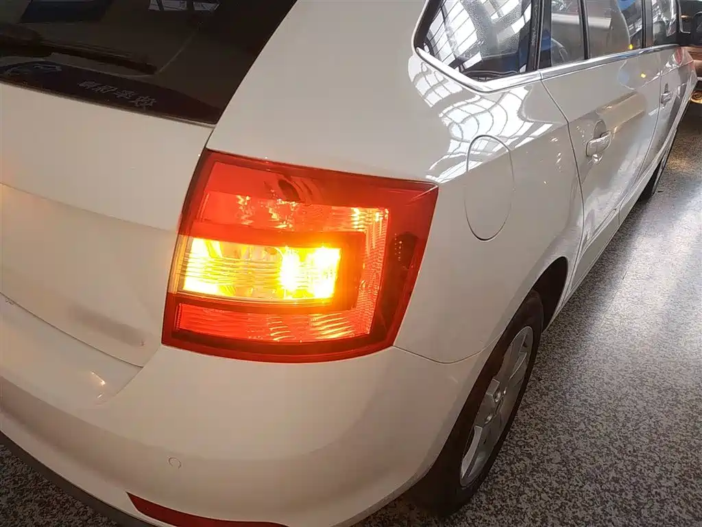 Škoda Skoda Rapid Spaceback 2019 Facelift 1.5L Automatic Comfort Version China V фото 24