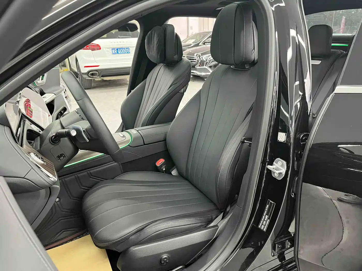 Mercedes-Benz E-Class 2024 E 300 L Fashion фото 18