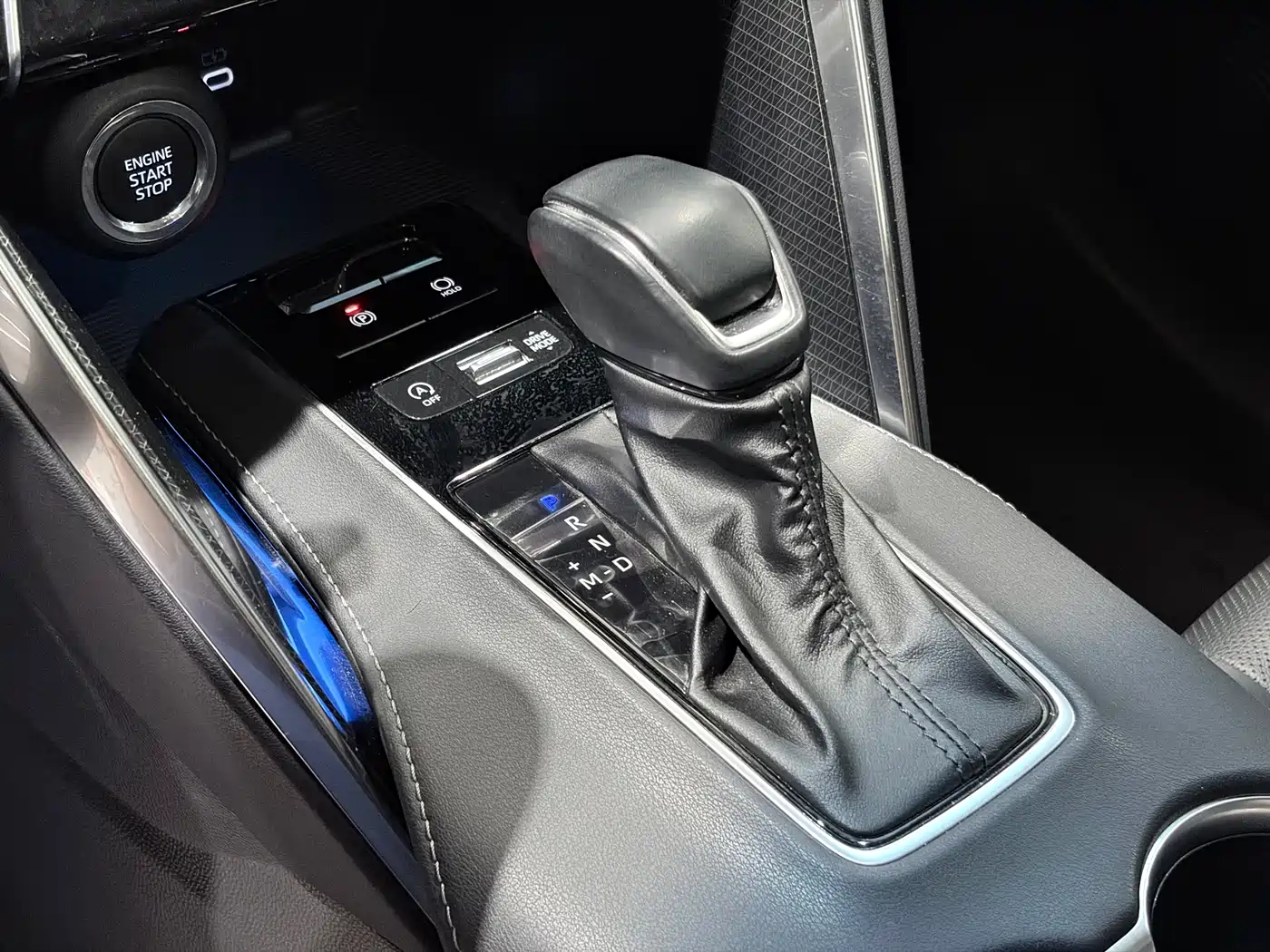 Toyota Venza 2023 2.0L CVT FWD Premium фото 16